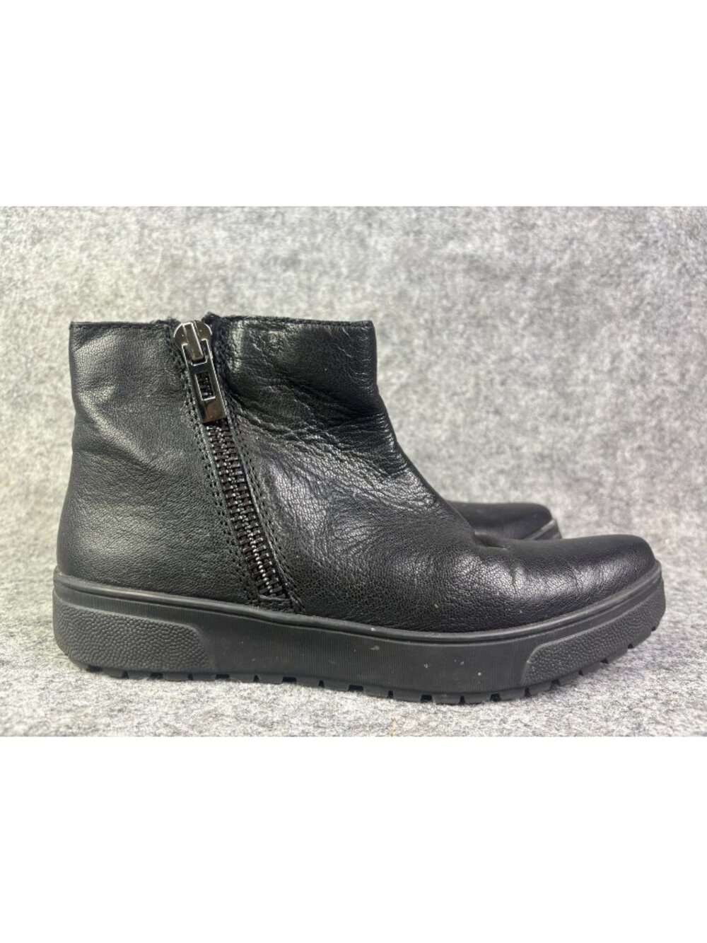 Chelsea Crew Black Label Boots Womens Size 8.5 Black Leather Ankle Zip Booties